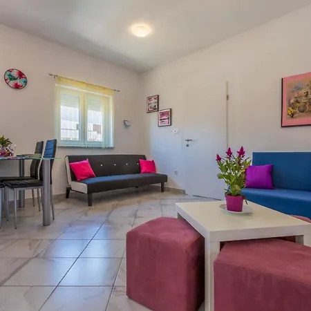 Apartment Luka *
